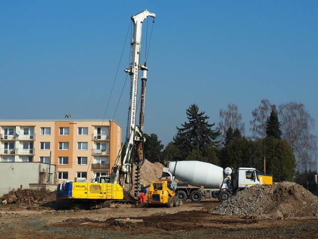 Sice prezenčně neučíme, ale stavíme - článek na Denik.cz