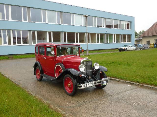 Jízda elegance historických vozidel a motocyklů 