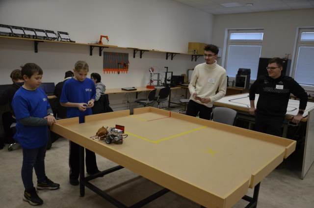 Nadšenci do robotiky porovnali svoje síly